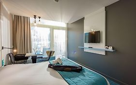 Opéralia Hôtel les Pins